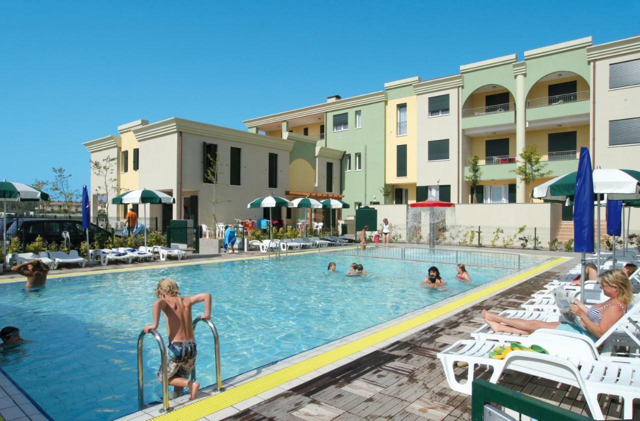 Farnie Lido Altanea *